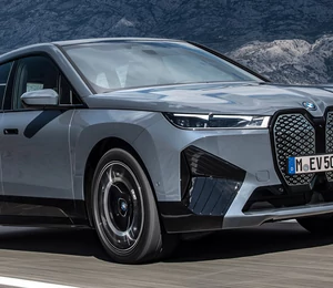 BMW présente sa voiture iX M60, un monstre de performance 100 % électrique